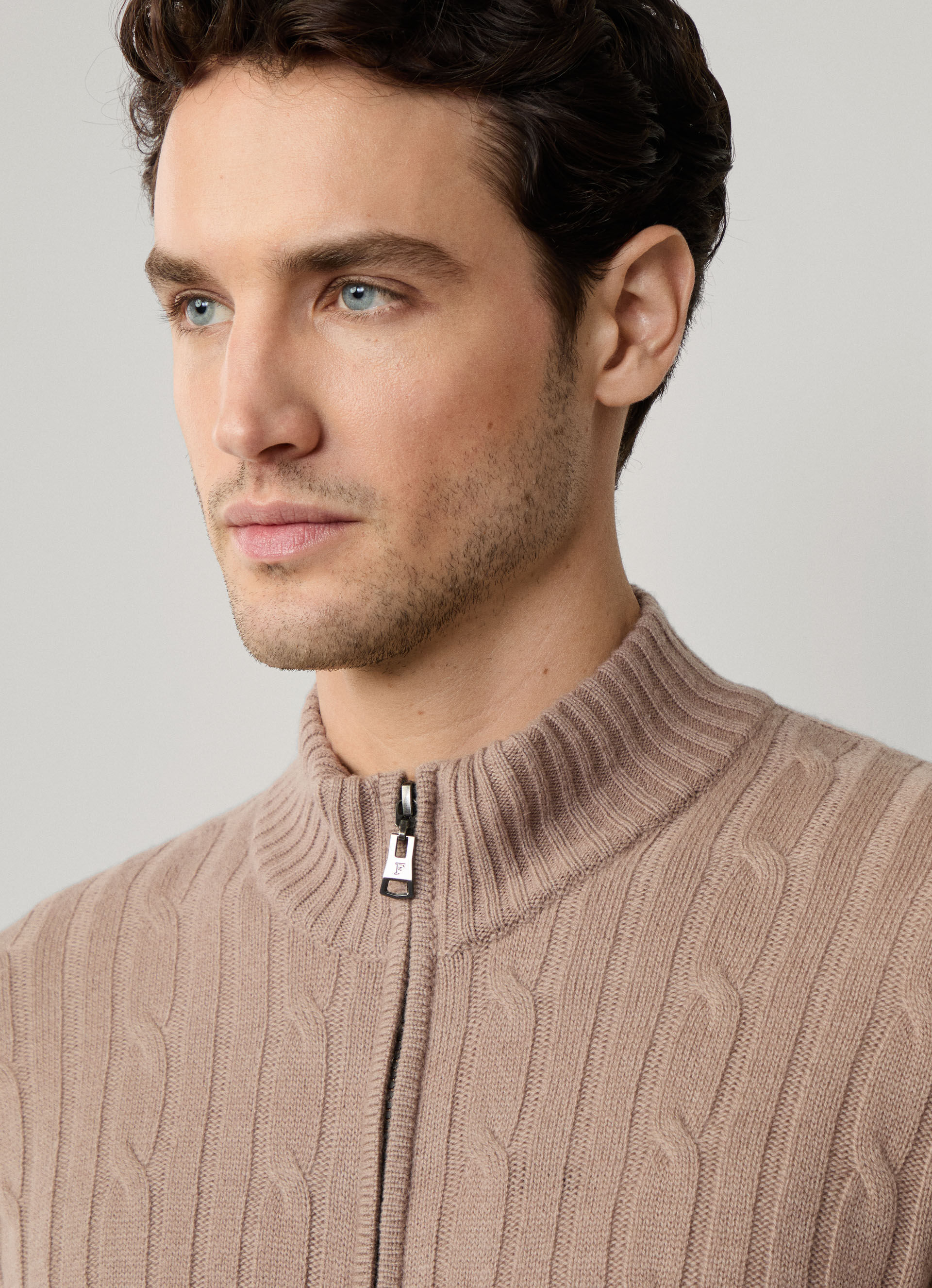 FM700422_858_03_MO.jpg?sw=600&q=60